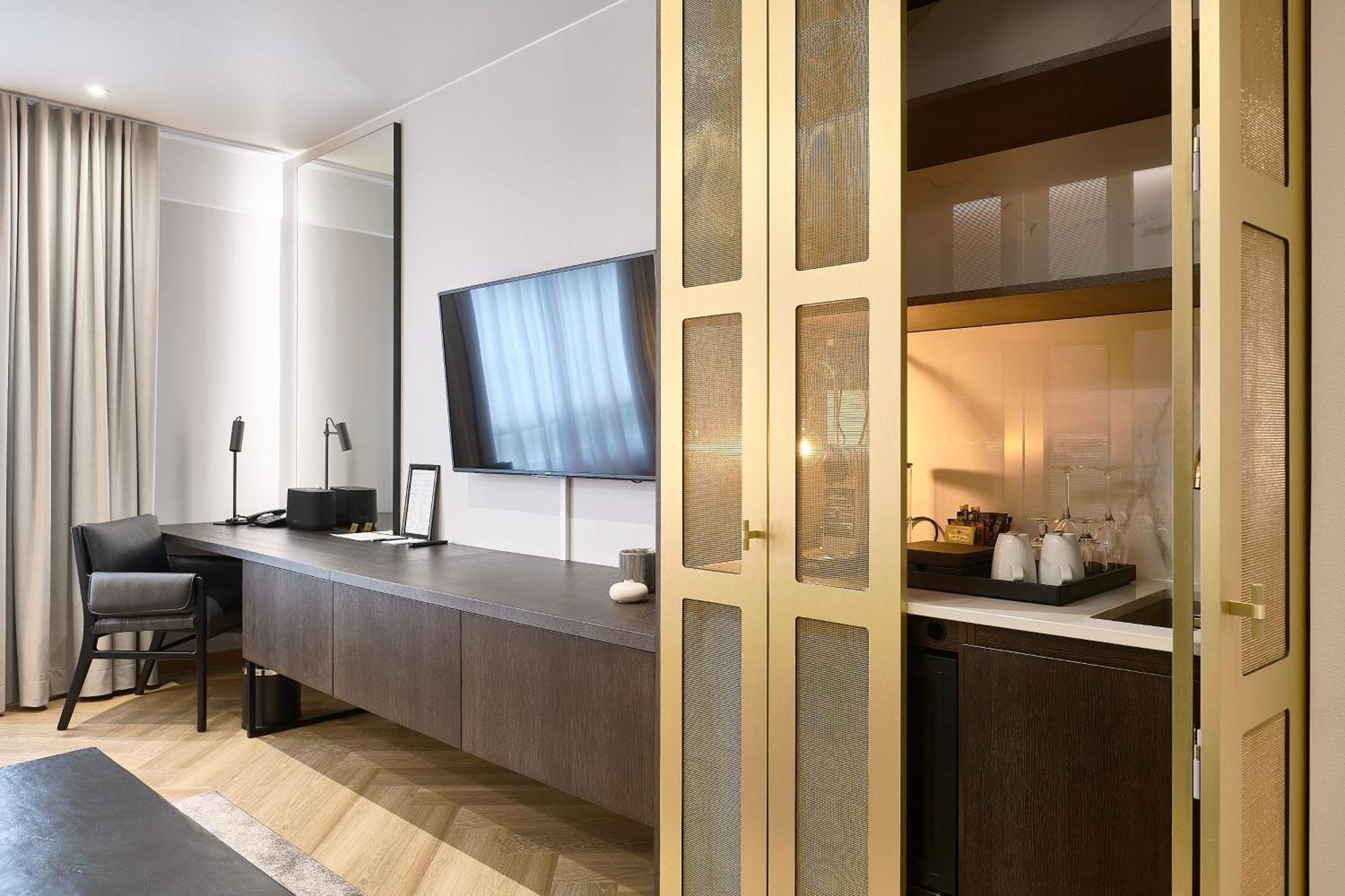 Verso Hotel 4*